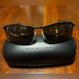 Oakley Conductor 8 Sunglasses.